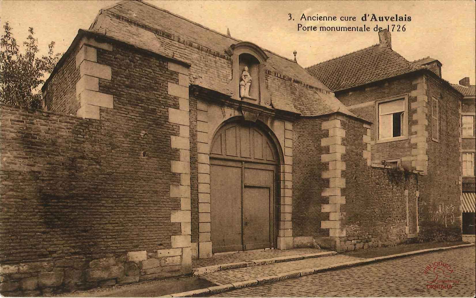 Ancienne cure d'Auvelais, porte monumentale de 1726