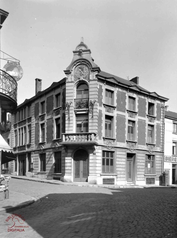 Auvelais : coin de la rue des deux Auvelais et de la rue de l'Hotel de ville