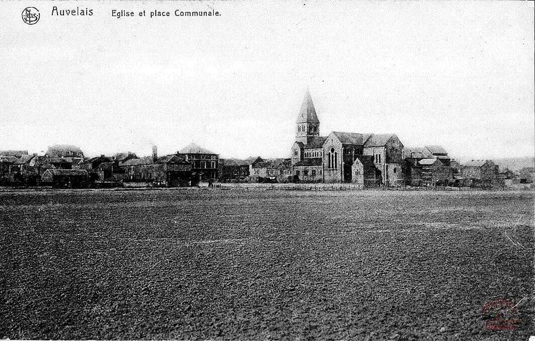 Auvelais : Eglise et place communale