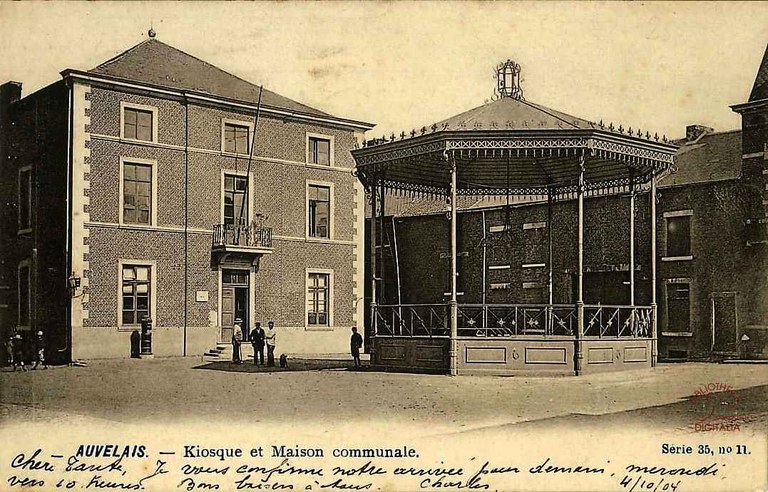 Auvelais : kiosque et Maison communale