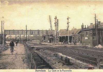 Auvelais : la gare et la passerelle