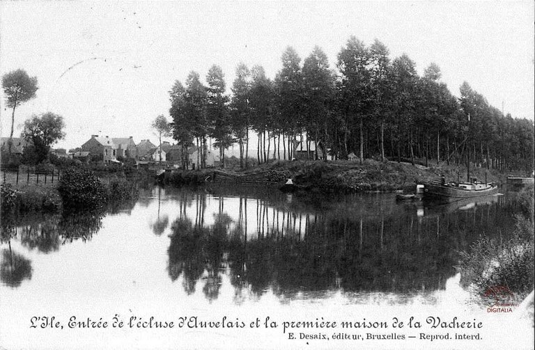 Auvelais : l'île, entrée de l'écluse d'Auvelais et la première maison de la Vacherie