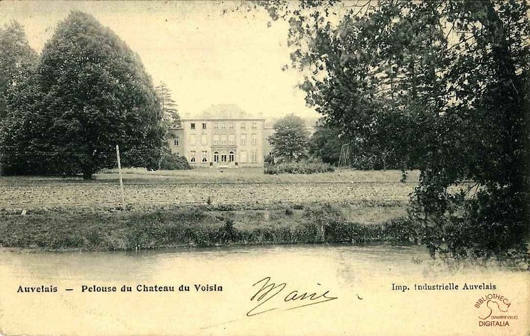 Auvelais : pelouse du château du Voisin