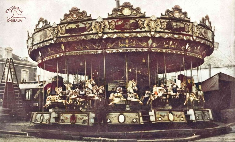 Auvelais Place d'Auvelais et son manège de chevaux en bois.