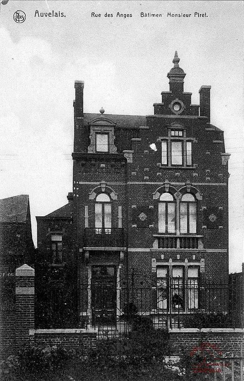 Auvelais : rue des Auges. Bâtiment de M. PIRET