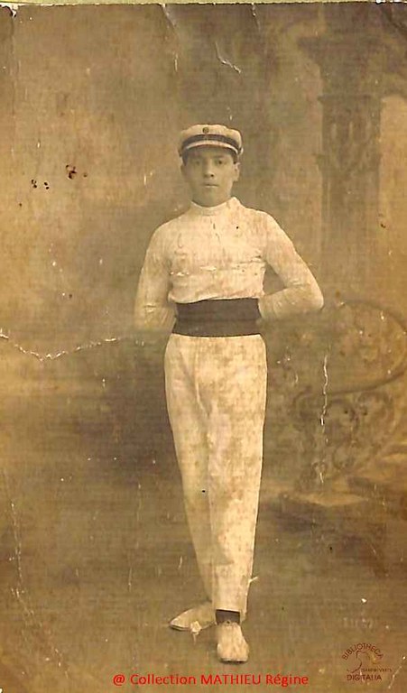 Anselme BOUILLOT en tenue de gymnaste