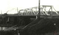 Tamines : le pont métallique du chemin de fer, au dessus de la Sambre aux Bachères