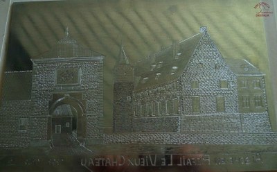 Aische-en-Refail, le vieux château, Plaque pour gravure en bronze