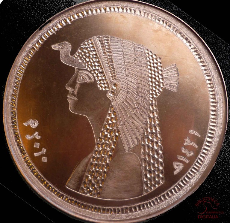 Reproduction d'une pièce de monnaie égyptienne, avec la tête d'une reine, gravure en cuivre