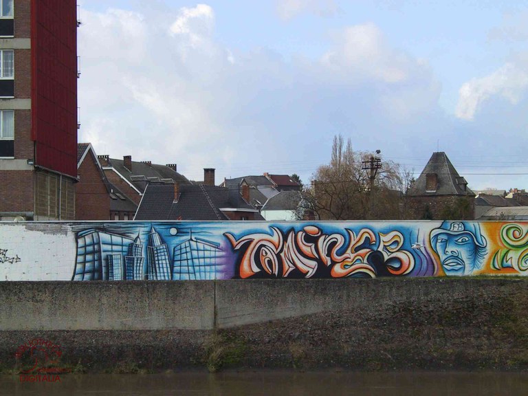 Tag "Tamines" sur un mur en bord de Sambre