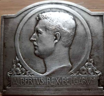 Auvelais : médaille reçue par M. MAIRY François pour l'obtention du premier prix du cours de violon