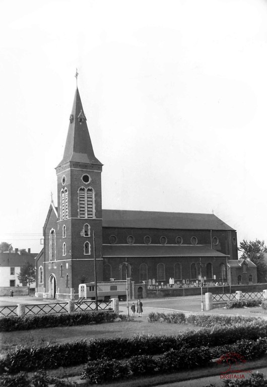 Tamines : l'Eglise Saint-Martin et la place