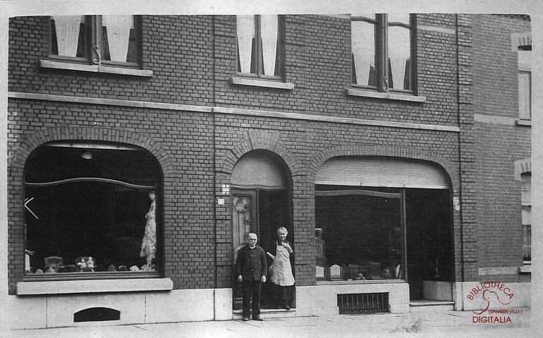 Tamines : les DUPONT devant leur magasin rue du Roi Albert