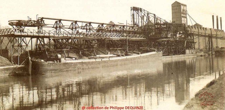 Auvelais : la centrale électrique vue depuis le Sambre