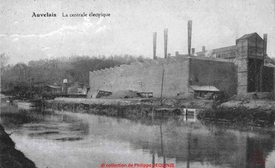 Auvelais : la centrale électrique vue depuis le Sambre
