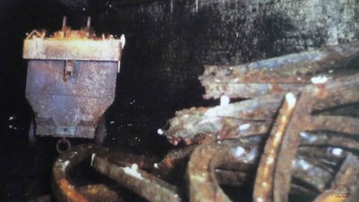 Moignelée : wagonnet dans une galerie du Charbonnage Bonne Espérance