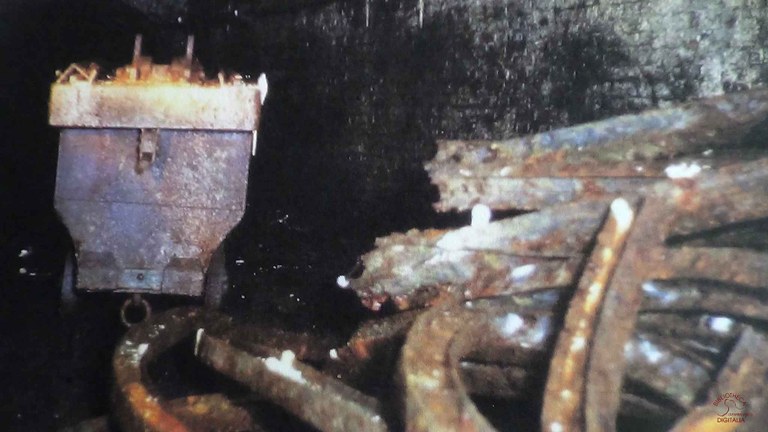 Moignelée : wagonnet dans une galerie du Charbonnage Bonne Espérance