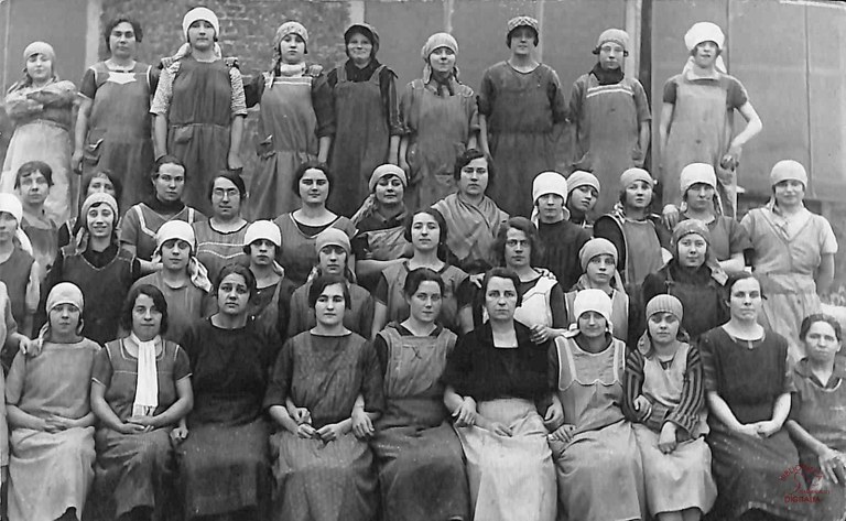 Auvelais : Société Anonyme des Feutres et Amiantes d'Auvelais. Personnel de la feutrerie