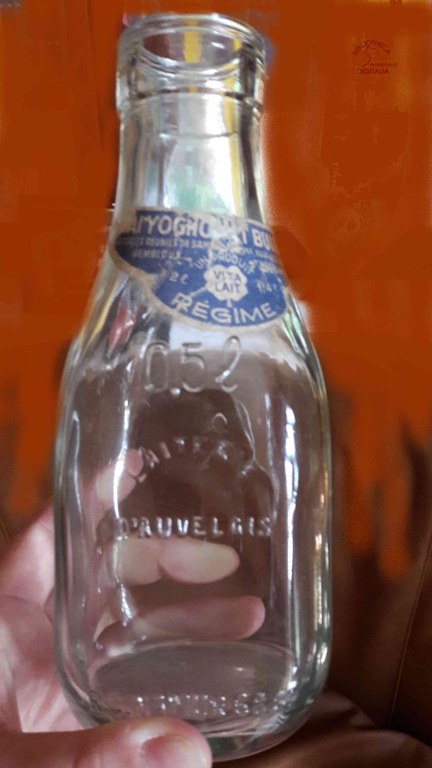 Bouteille en verre pour le lait des laiterie d'Auvelais