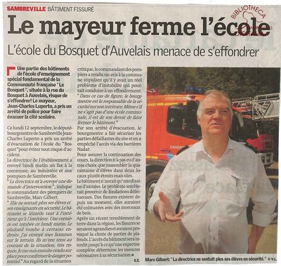 Auvelais : cité scolaire du Bosquet. Le mayeur ferme l'école