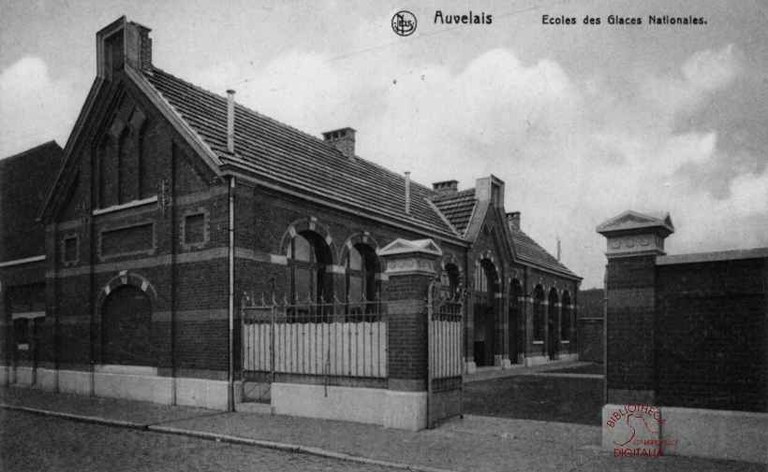 Auvelais, les bâtiments de l’école de la glacerie