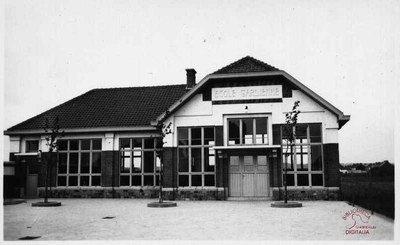 Auvelais : les bâtiments de l'école l'ancienne école gardienne de Seuris