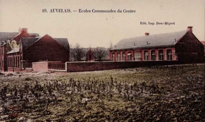 Auvelais, vue ancienne des écoles communales du centre