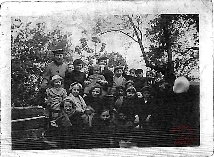Photo de classe. Localisation inconnue