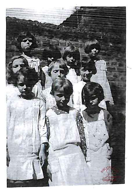 Photo de classe. Localisation inconnue