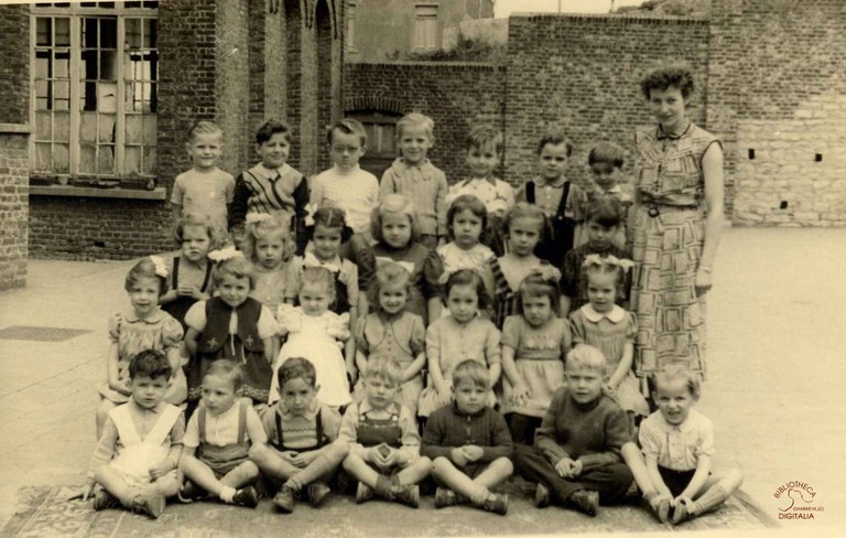 Arsimont : école communale. Classe de Mme LAMBERT Aline (Mme Linette)
