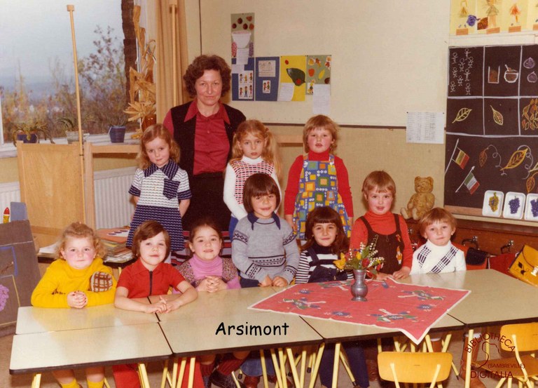 Arsimont : école communale. Classe de Mme LAMBERT Aline (Mme Linette)