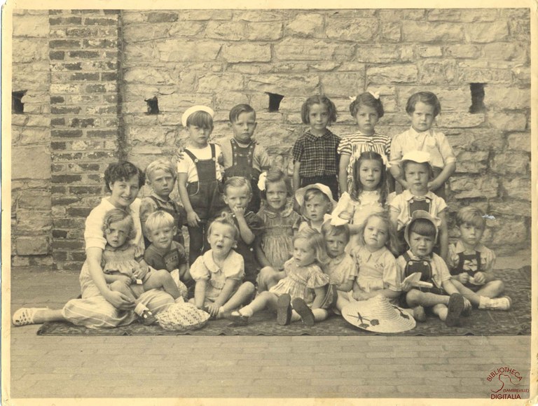 Arsimont : école communale. Mme LAMBERT Aline