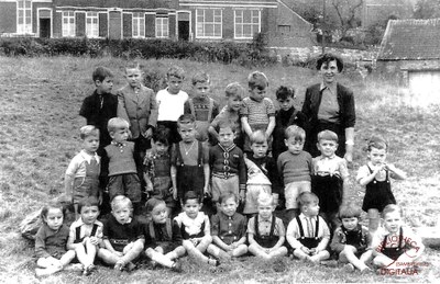 Arsimont : école des sœurs. Classe gardienne de Melle Andrée
