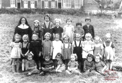 Arsimont : école des sœurs. Classe gardienne de Sœur Saint-Gustave
