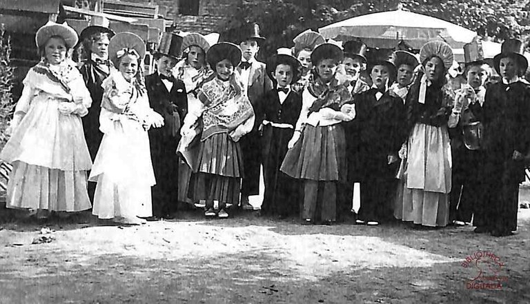Arsimont : enfants costumés