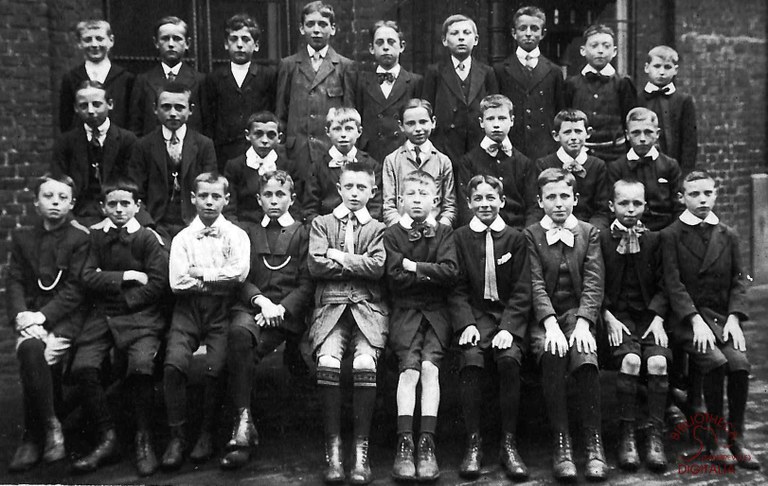 Auvelais : école ??? classe de garçons