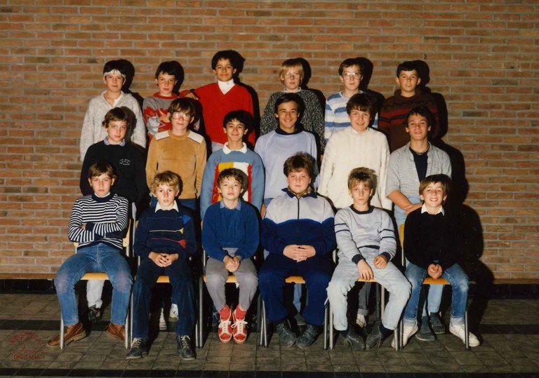 Auvelais : collège Saint André. Photo de classe