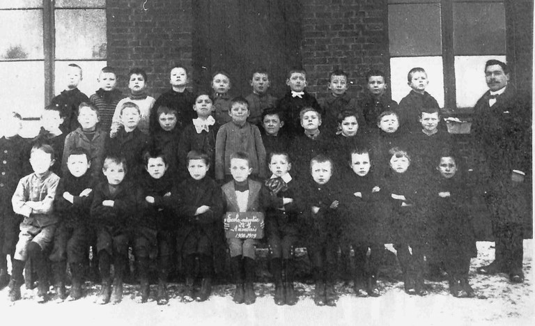 Auvelais : école adoptée