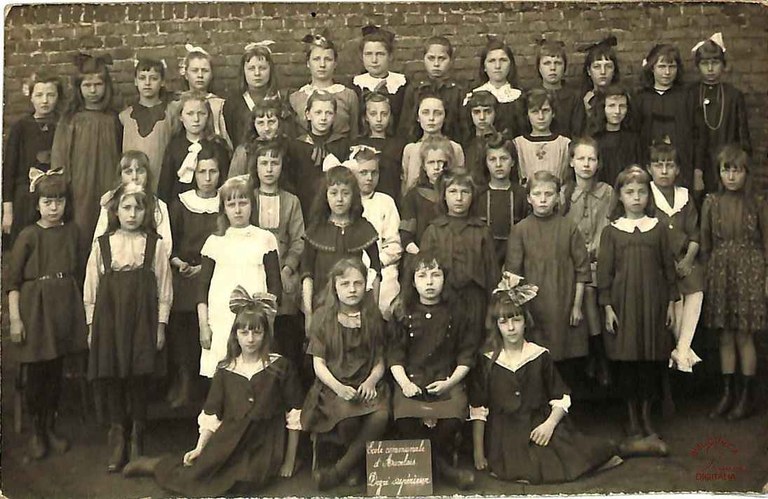 Auvelais : école communale, degré supérieur, classe de Mme RIPET