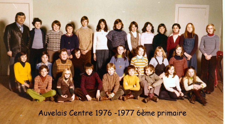Auvelais : école communale du centre. Classe de M. FISENNE Marcel, 6ème année