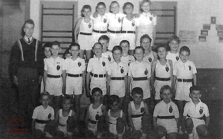 Auvelais : école communale du centre ou royale auvelaisienne ???