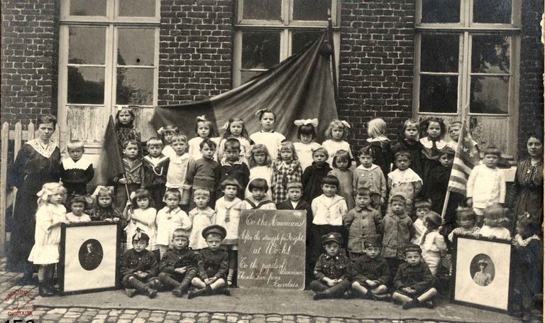 Auvelais, école communale dur centre, les gardiennes