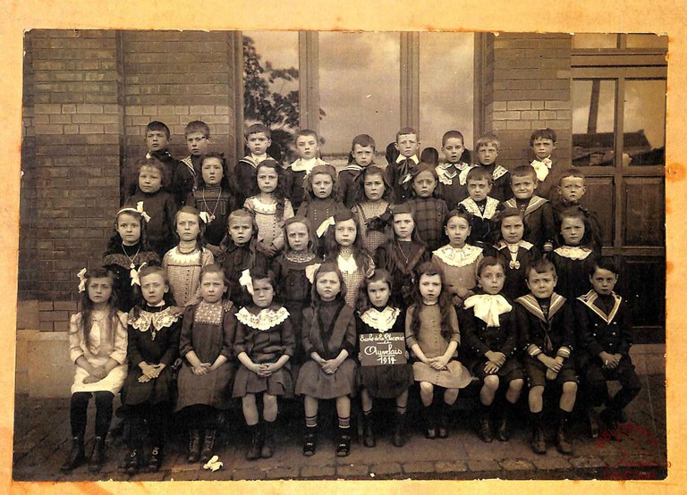 Auvelais : école de la glacerie.