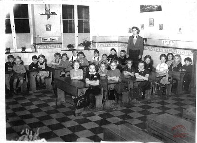 Auvelais : école des sœurs de la Providence. Classe de Mme MAROUNE ??