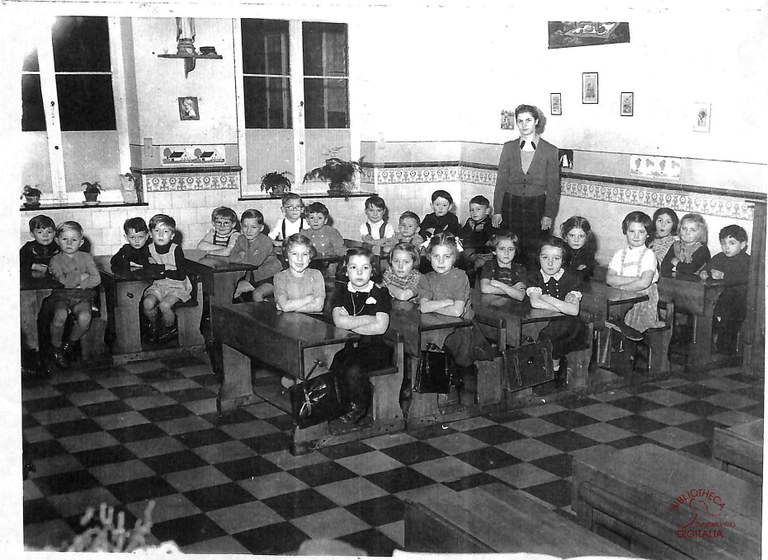 Auvelais : école des sœurs de la Providence. Classe de Mme MAROUNE ??