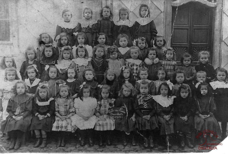 Auvelais : école des sœurs de la Providence de la rue du Pont-à-Biesmes