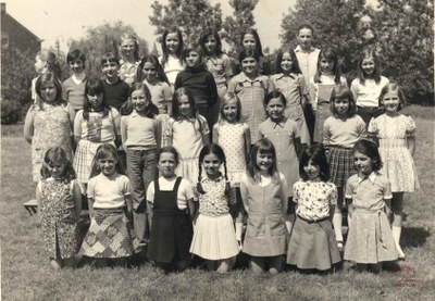 Auvelais : école des sœurs de la Providence (Rue du Pont-à-Biesmes) 4ème année