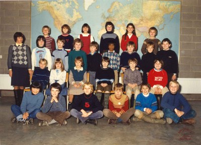 Auvelais : l'école des sœurs de la Providence (rue du Pont-à-Biesmes). Classe de Mme BARTHELEMY
