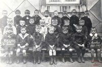 Auvelais : école des sœurs de la Providence 3ème classe gardienne 1910