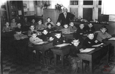 Auvelais : école Saint Joseph, classe de M. TASIAUX Auguste